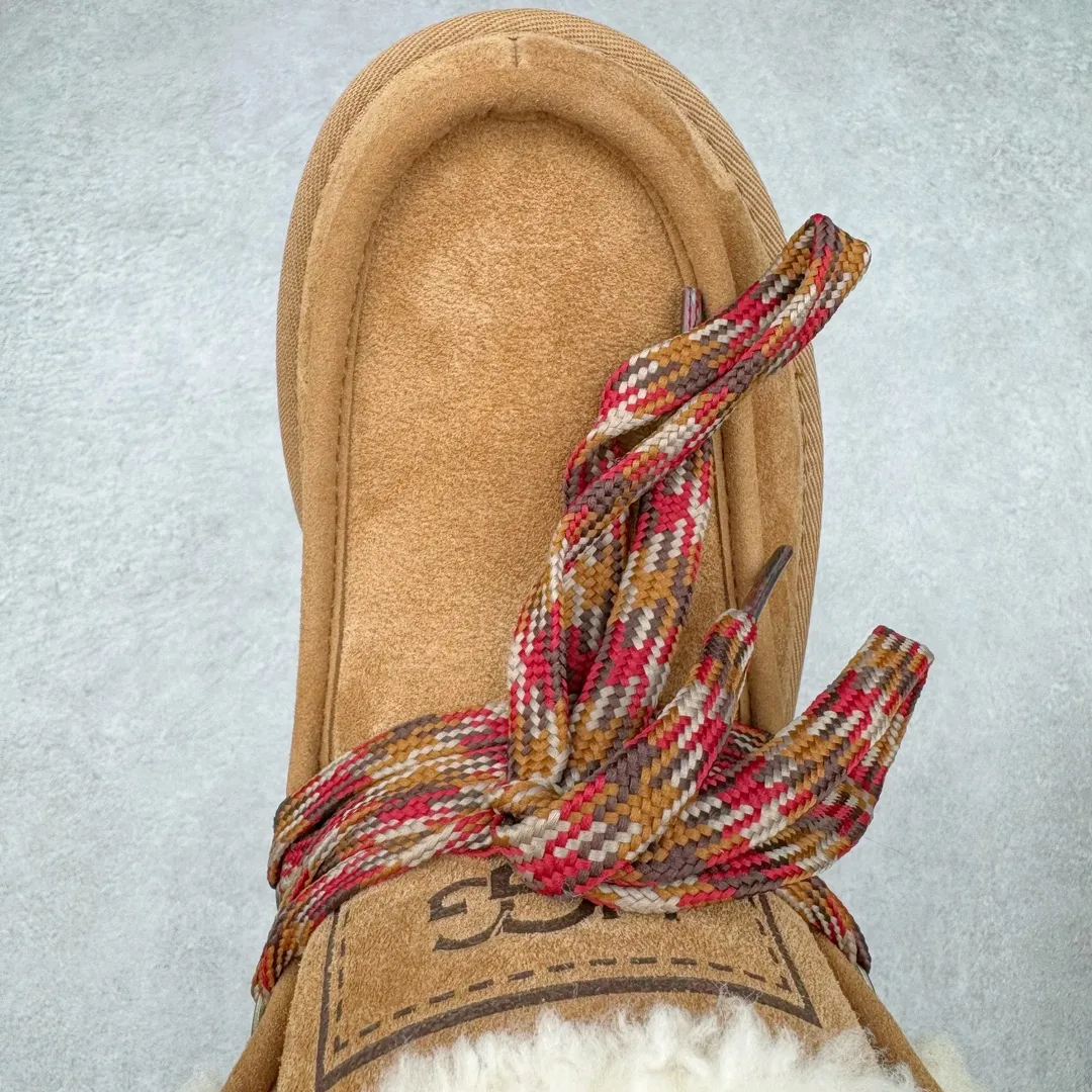 Pick up locally💰600 UGG 3954 Fukala autumn and winter sheepskin and fur integrated snow boots. All shoes are made from ZP. Longfeng A-grade Australian imported sheepskin and fur integrated women's boots. Brand OEM production line. Fully follow the ZP process. OEM original pattern maker. Adhering to the principle of no original shoes and no development selection. Pay attention to every detail. The most authentic version on the market. TREADLITE "Light Wing" technology outsole. Lightweight/durable/flexible/pile size: 35 36 37 38 39 40 Coding: by3936040